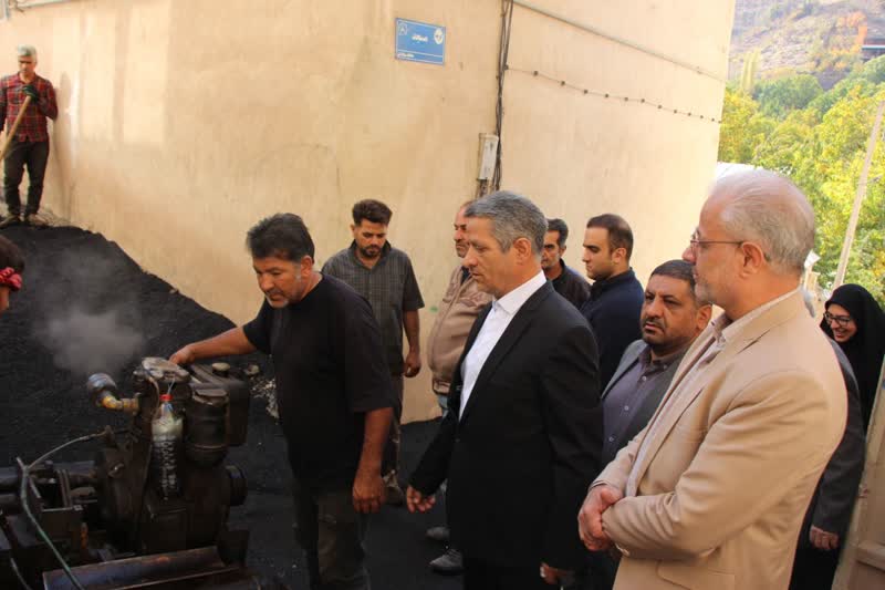 بازدید بخشدار ازپروژه آسفالت روستای آهار